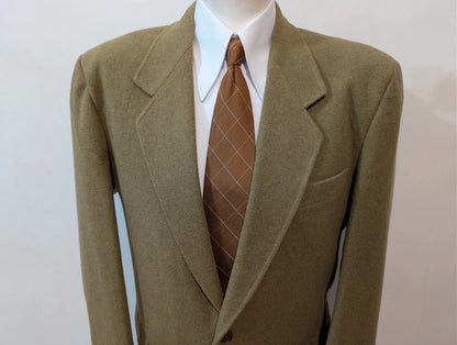 Schöne grüne Wolljacke