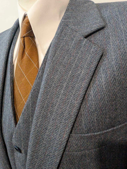 Furchterregender dreiteiliger Nadelstreifenanzug aus schwerem Flanell