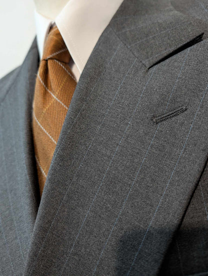 Légendaire costume croisé pinstripe en laine