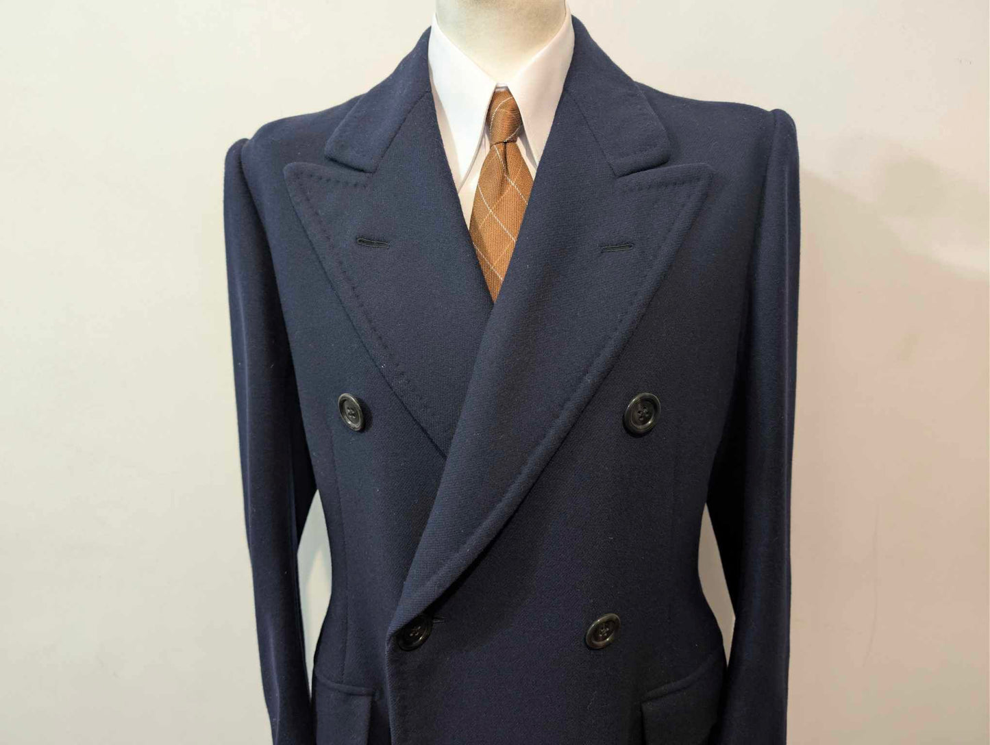 Legendärer marineblauer Zweireihermantel