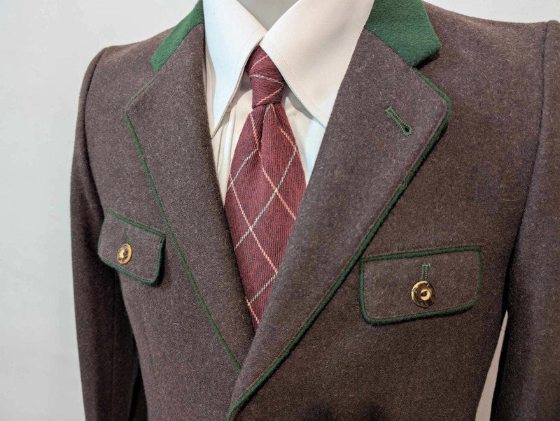Mignon petit costume marron en flanelle