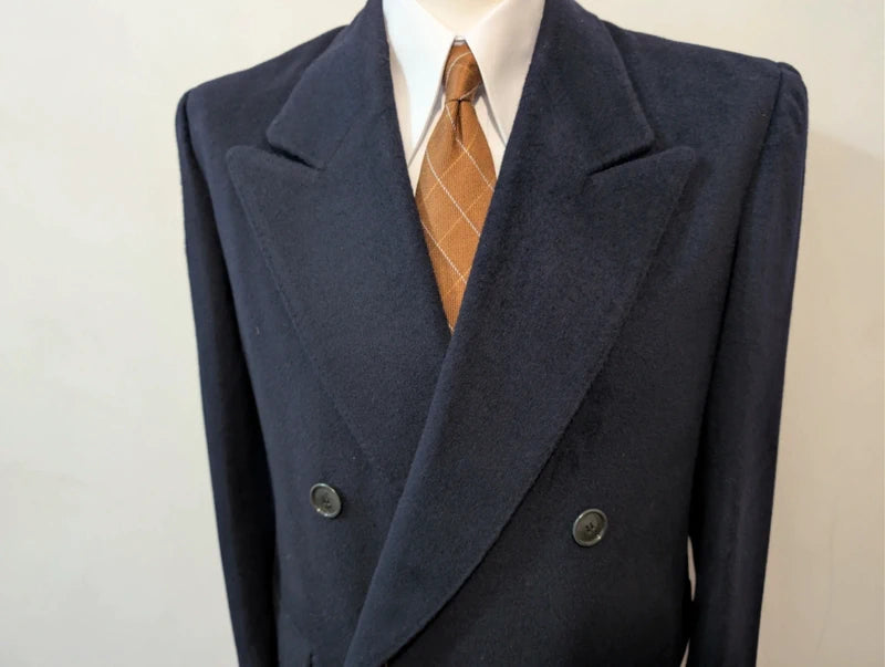 Wunderschöner marineblauer Zweireihermantel aus Wolle