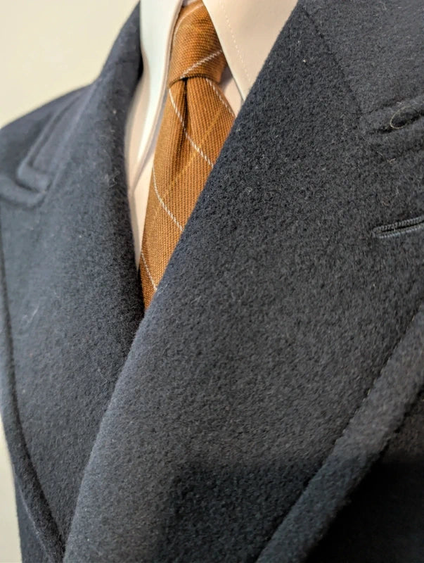 Schöner zweireihiger Wollmantel