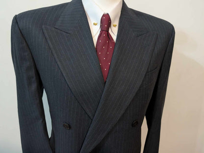 Légendaire costume croisé pinstripe en laine