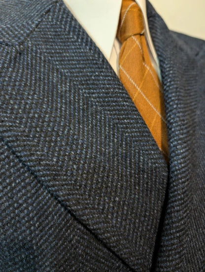 Robuster, marineblauer, zweireihiger Wollmantel