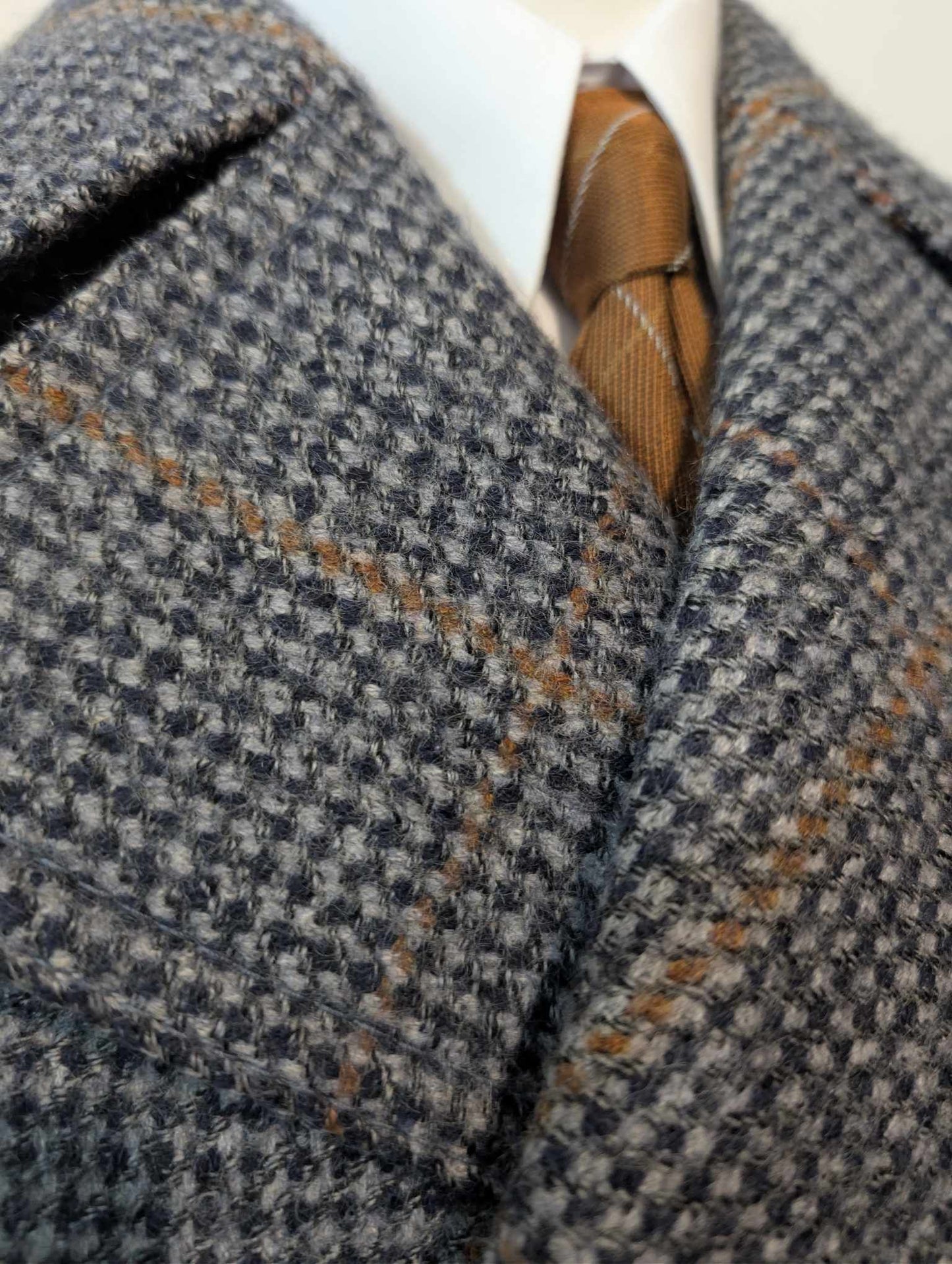 wunderschöner karierter Tweedmantel