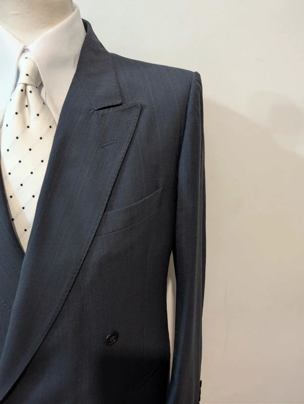 Eleganter marineblauer Zweireiheranzug aus Wolle