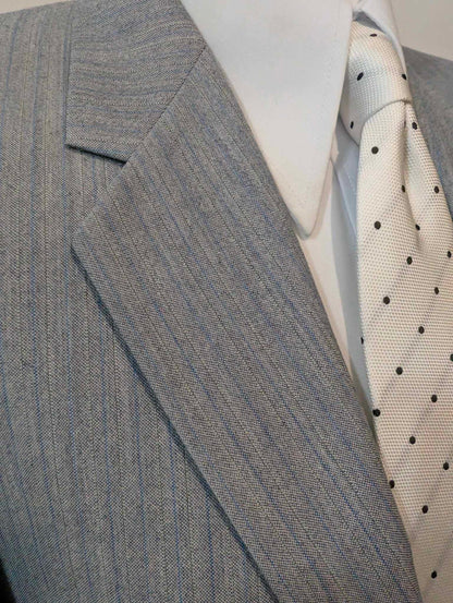 Wunderschöner Nadelstreifenanzug aus Wolle