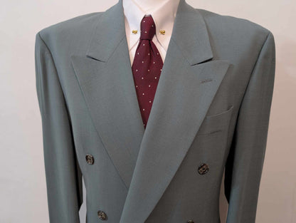 Élégant costume croisé de couleurs gris bleu en laine