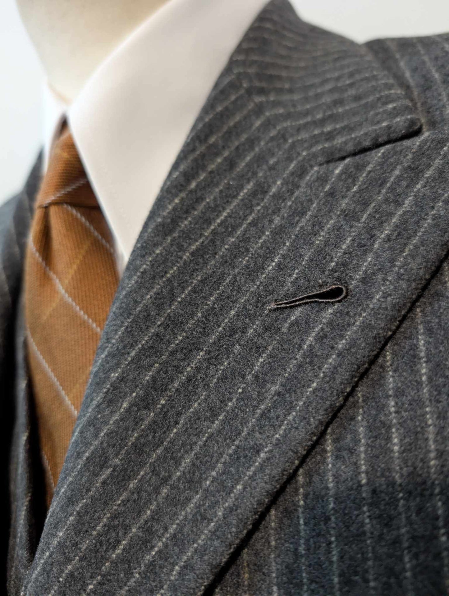 Dangereux costume 3 pièces pinstripe en flanelle lourde