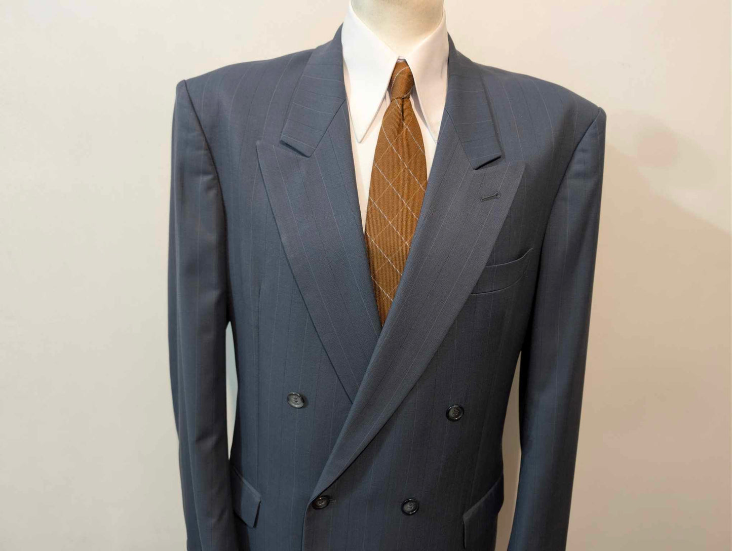 Unglaublicher Nadelstreifen-Zweireiher aus Wolle