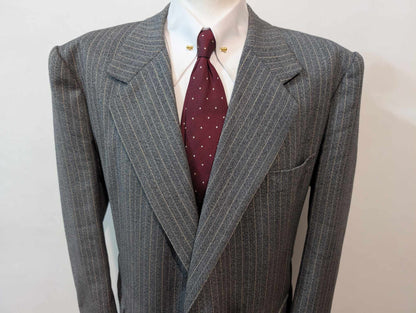 Gigantesque costume pinstripe bespoke