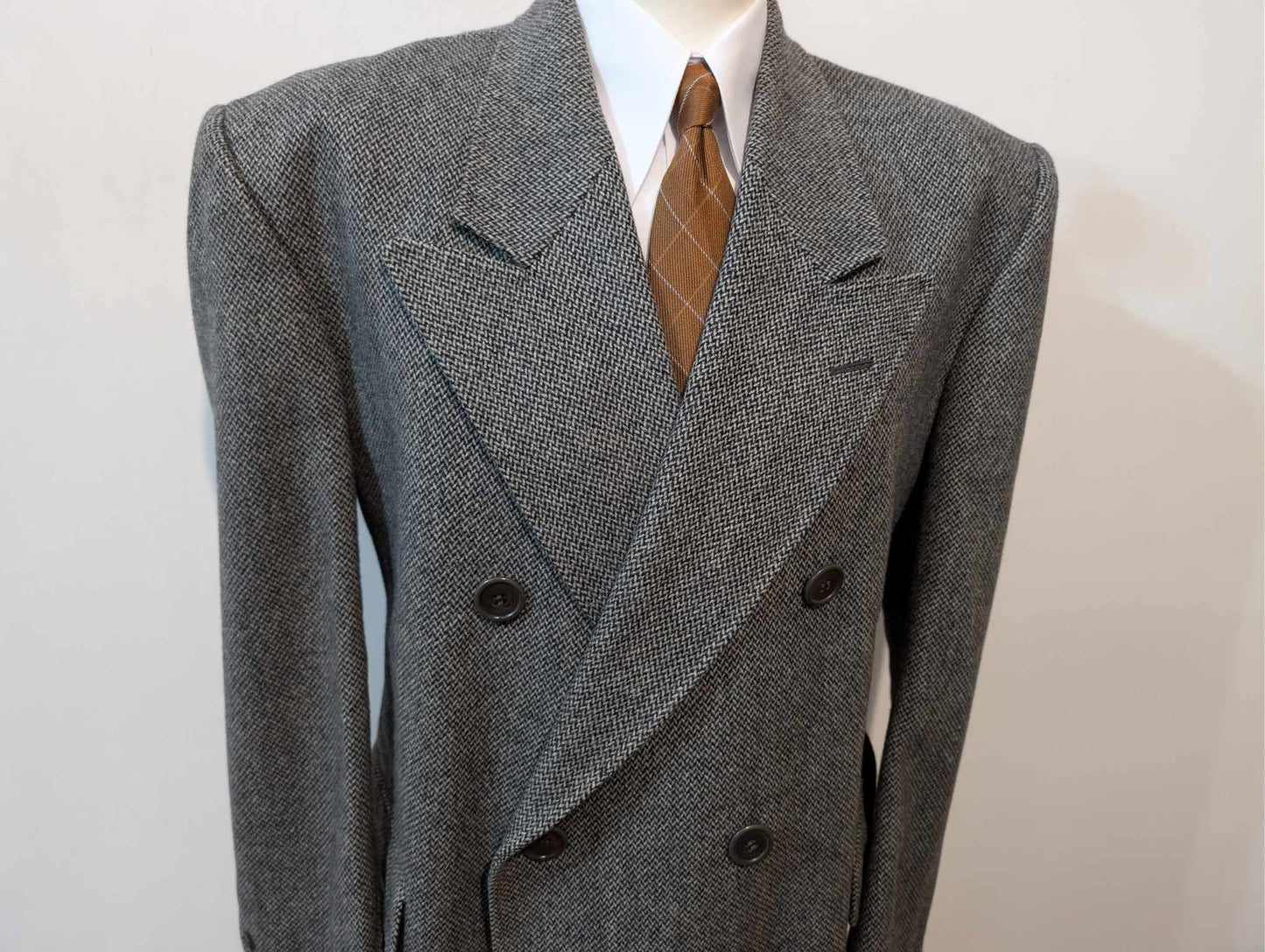 Géant manteau croisé de couleur gris en laine