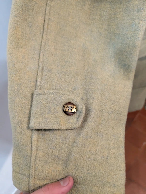 Hellgrüner Wollmantel