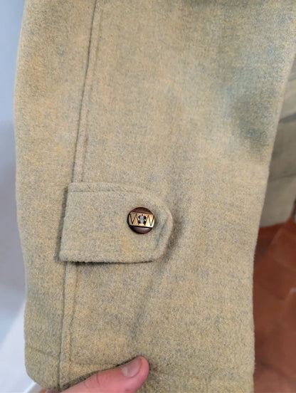 Hellgrüner Wollmantel