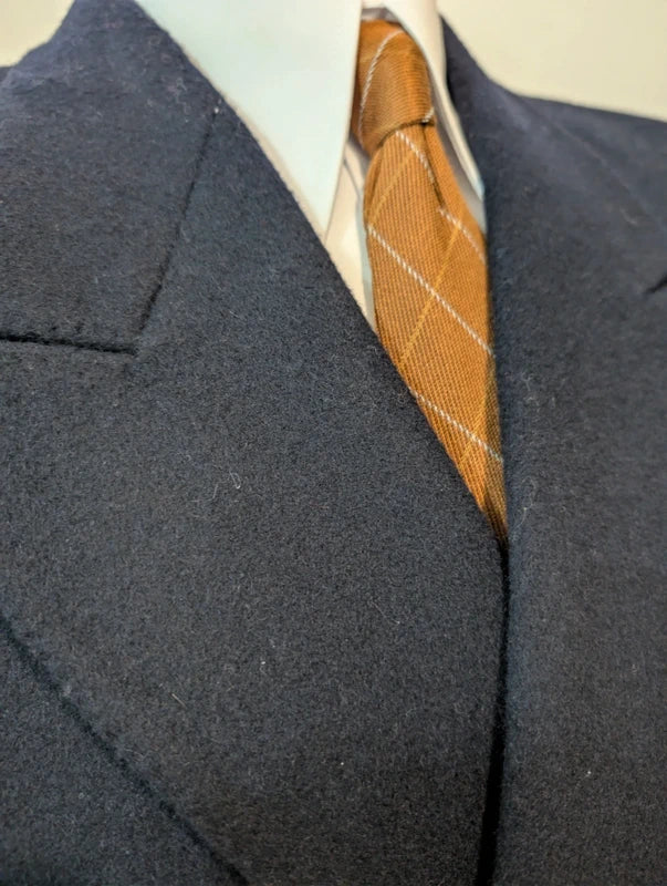 Legendärer marineblauer Zweireihermantel aus Wolle