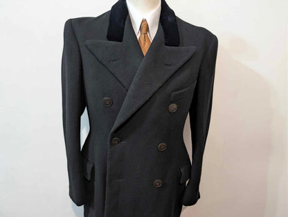 Gefährlicher Chesterfield-Doppelmantel