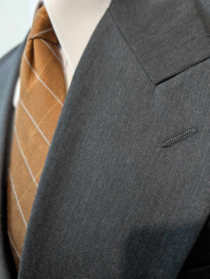 Élégant costume croisé gris en laine