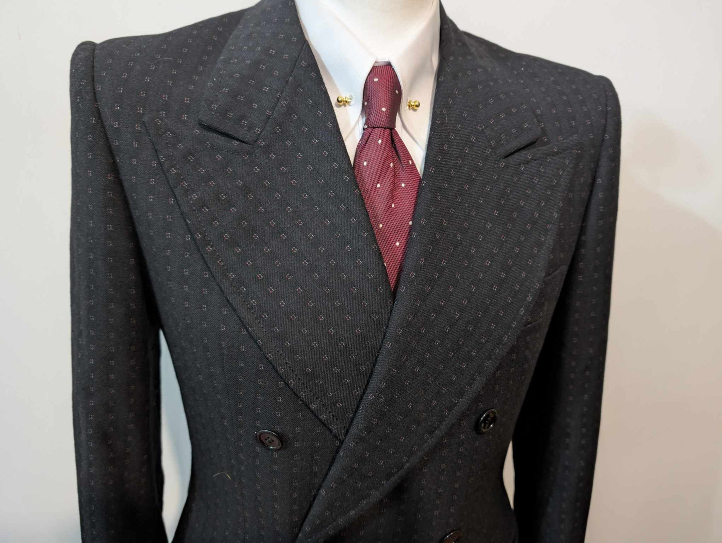 Majestueux costume croisé de couleurs gris en laine