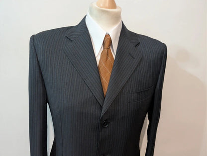 Eleganter Nadelstreifenanzug aus Wolle