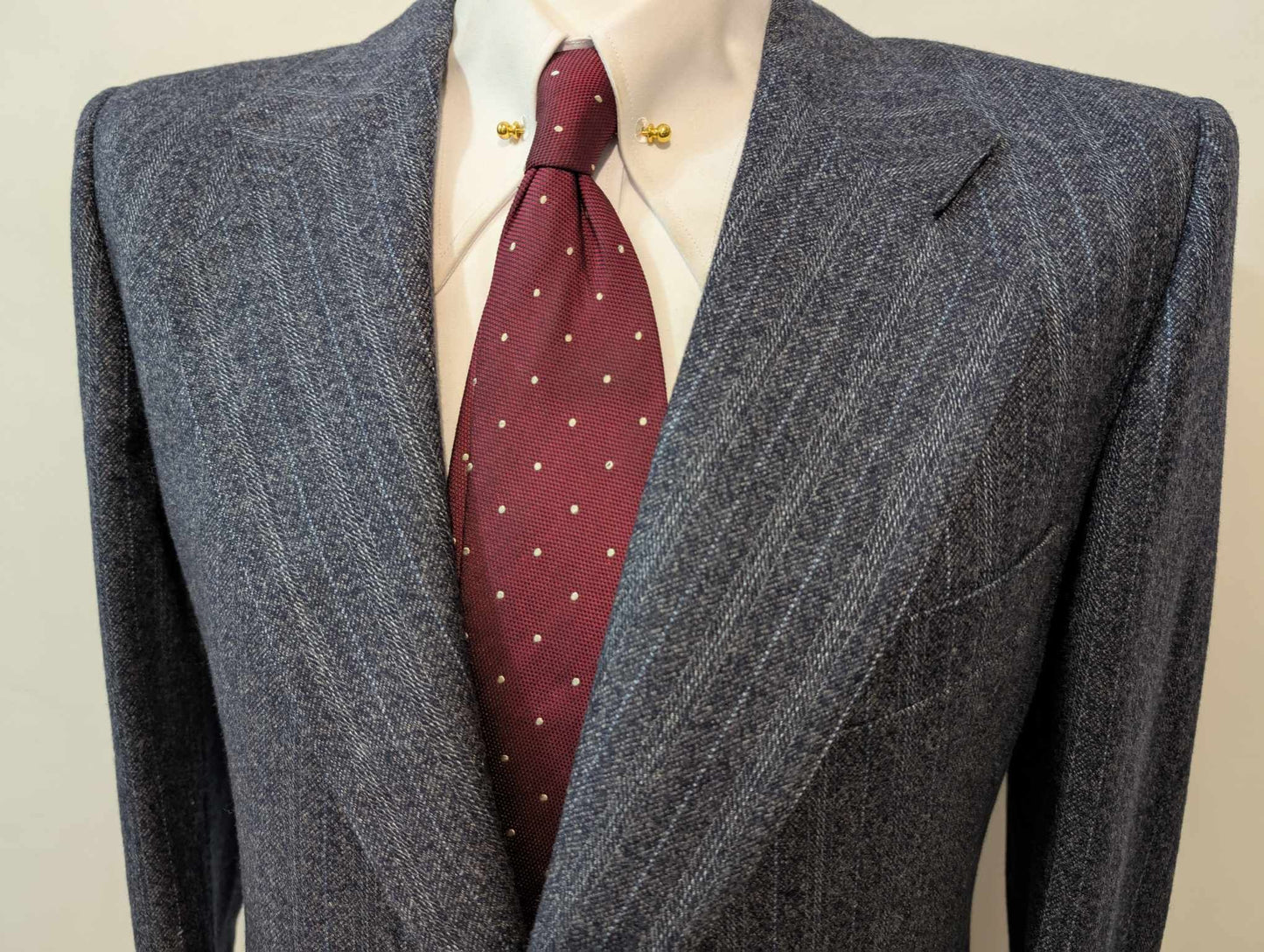 Élégant costume de couleur bleu à rayures en flanelle lourde
