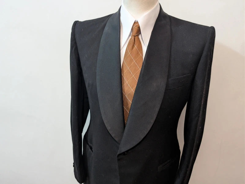 Prachtvoller, maßgeschneiderter Woll-Smoking