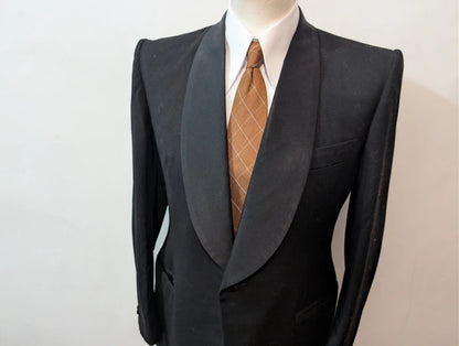 Prachtvoller, maßgeschneiderter Woll-Smoking