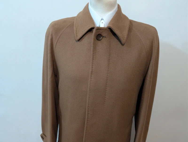 Eleganter brauner Raglanmantel aus Wolle