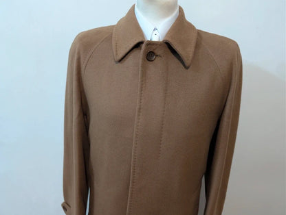 Eleganter brauner Raglanmantel aus Wolle