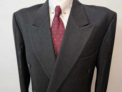 mystérieux costume croisé gris en flanelle