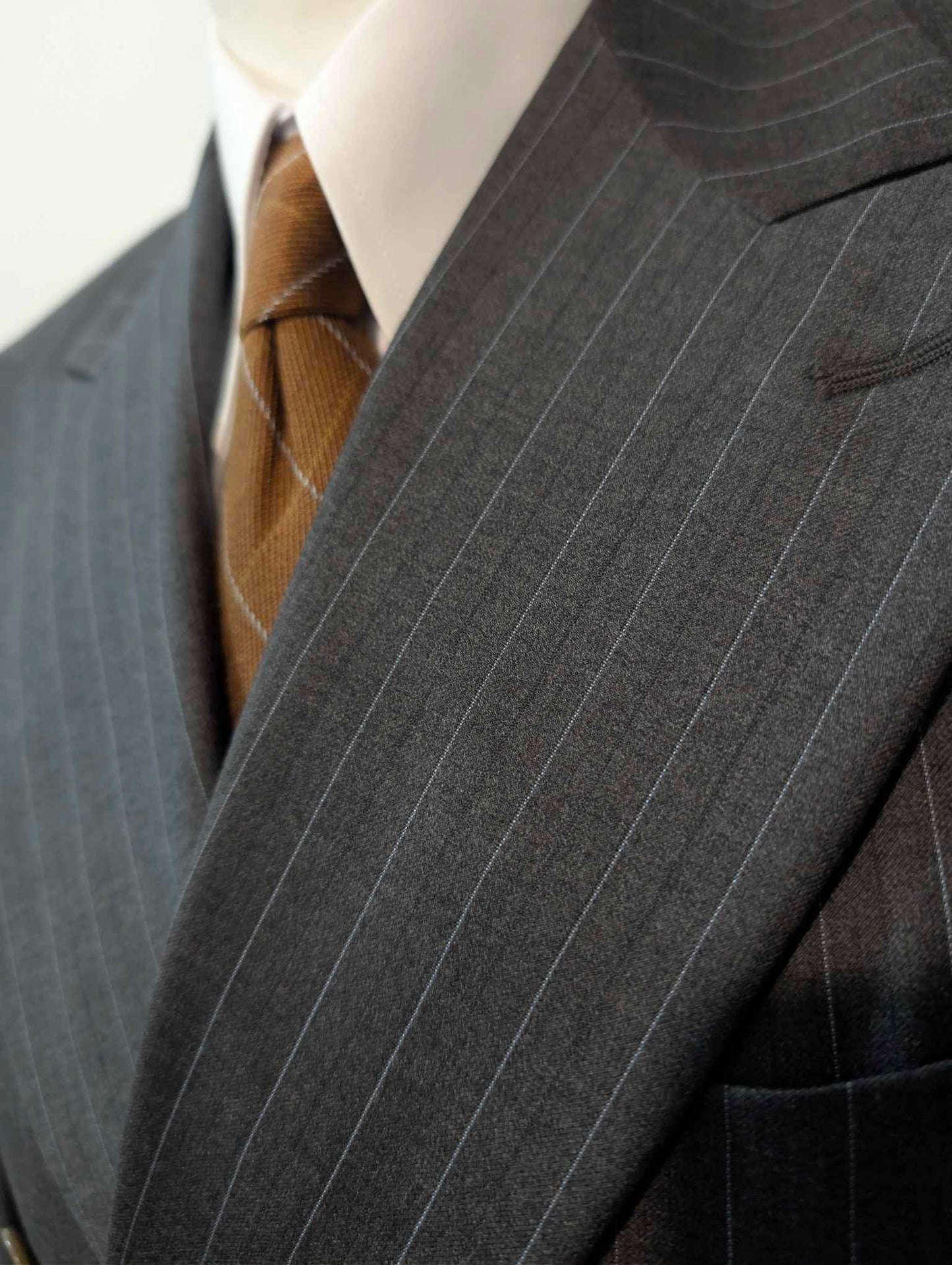 Legendärer zweireihiger Nadelstreifenanzug aus Wolle