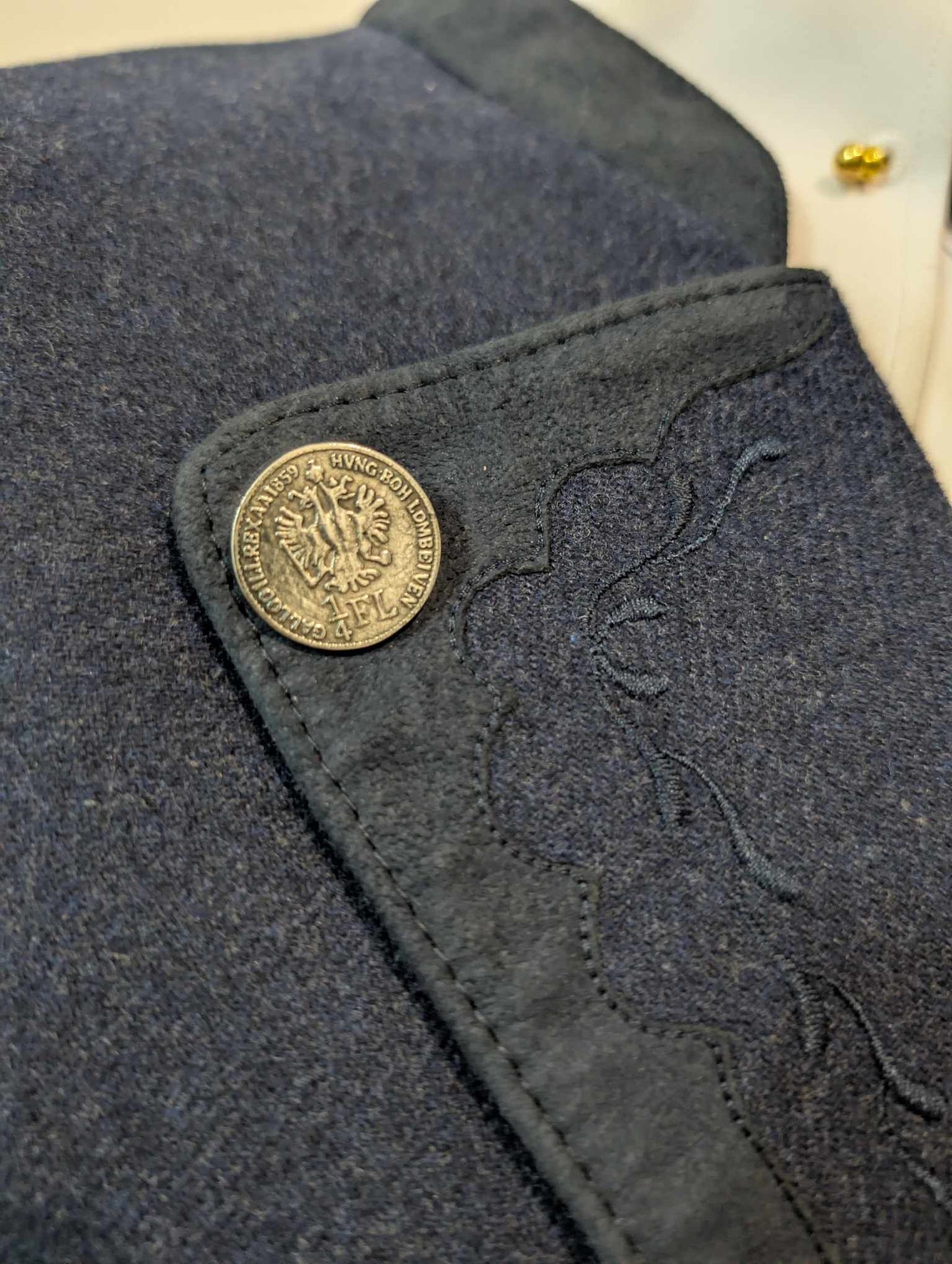 Robuste costume autrichien en flanelle lourde