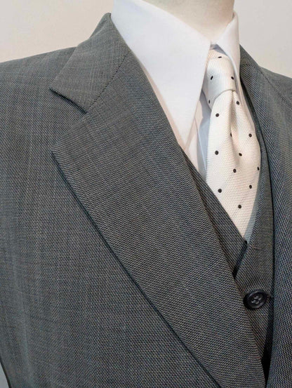 Schöner dreiteiliger grauer Wollanzug