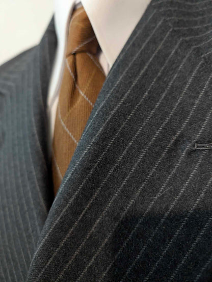 Legendärer zweireihiger Nadelstreifenanzug aus schwerem Flanell
