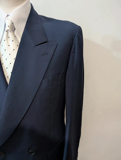 Classique costume croisé bleu marine