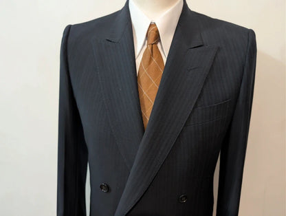 Eleganter Nadelstreifen-Zweireiher aus Wolle