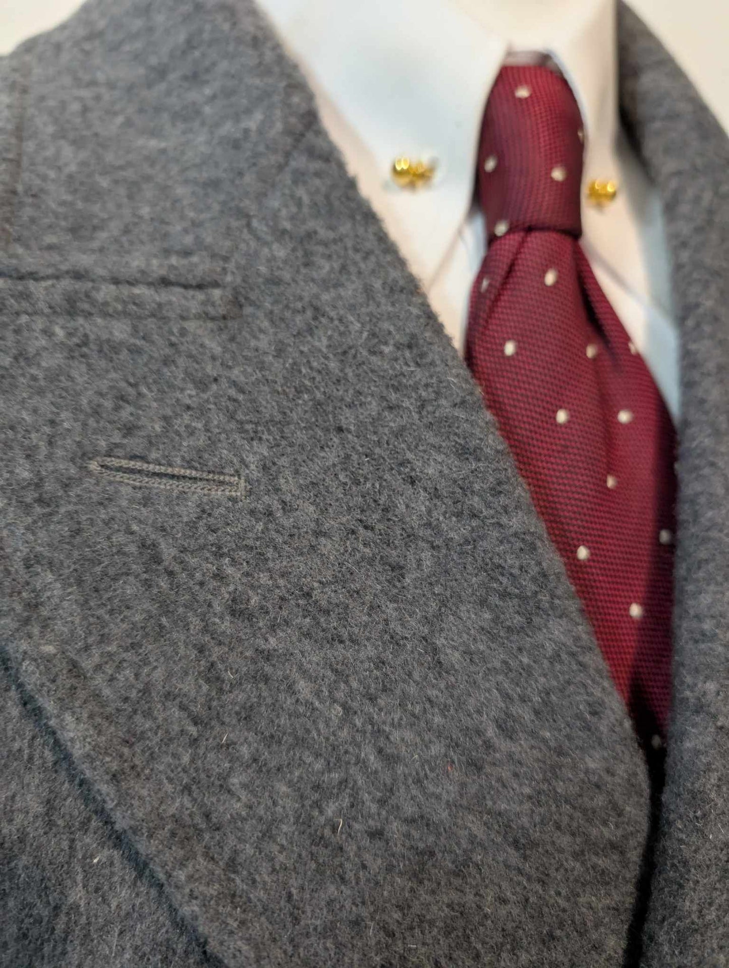 Généreux manteau croisé gris en laine lourde