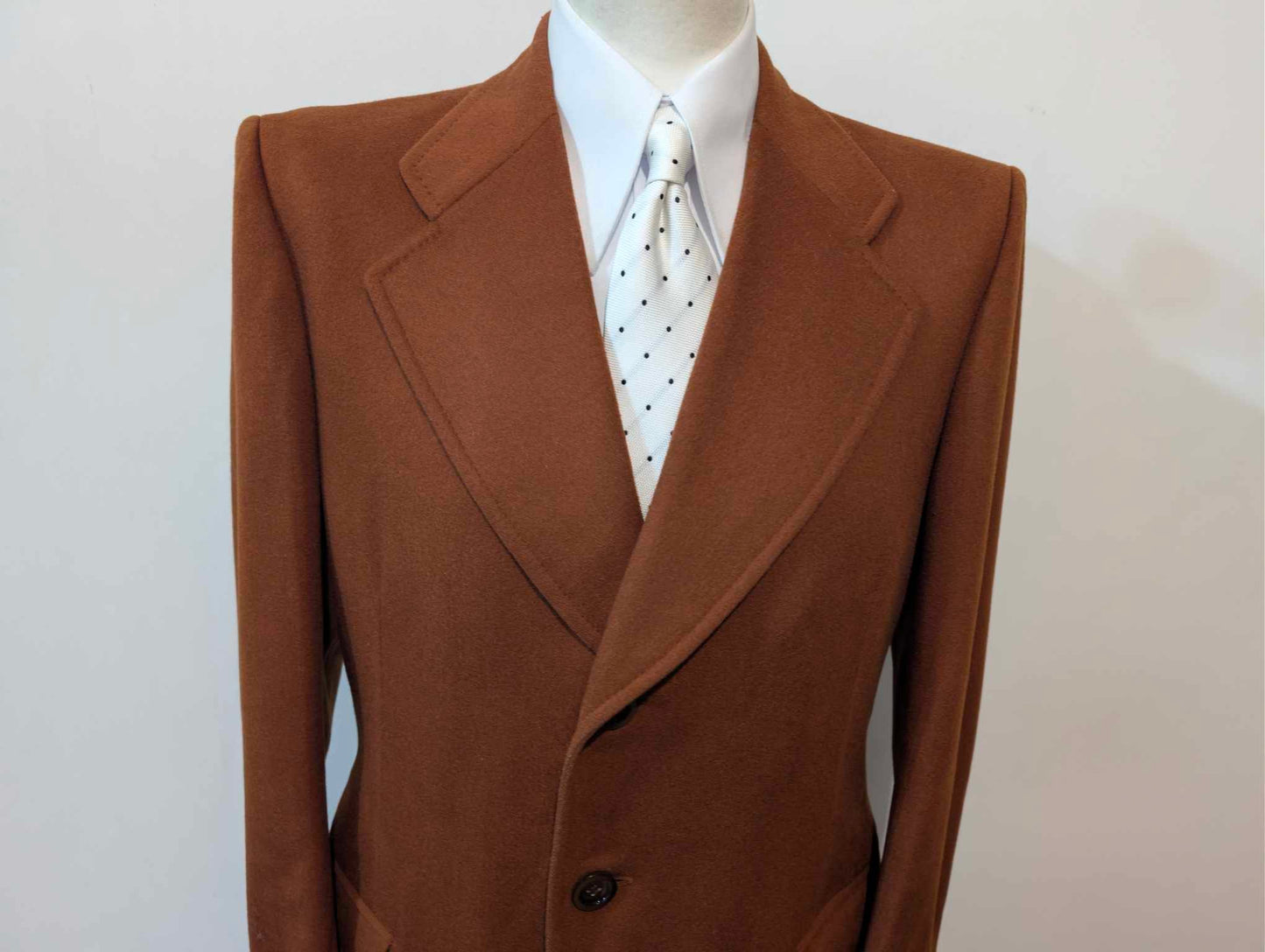 Wunderschöner roter Wollmantel