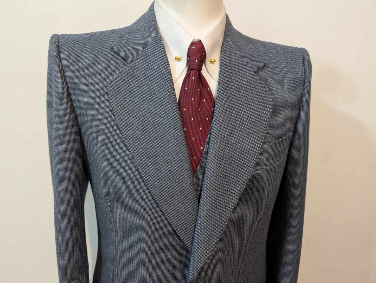 Majestueux costume trois pièces de couleur bleu en flanelle