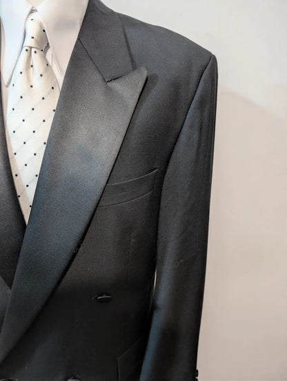 Klassischer zweireihiger Smokinganzug