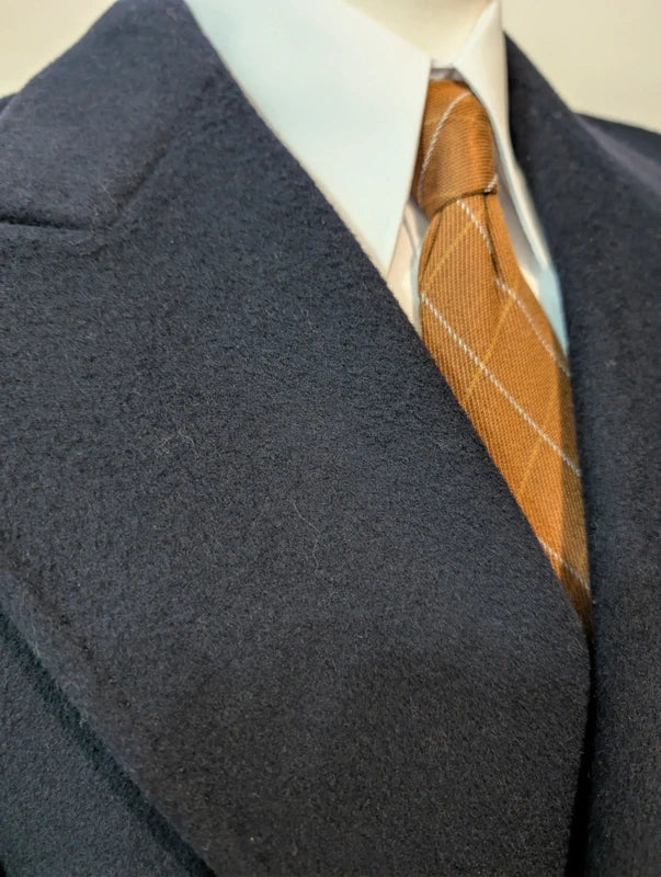 Fabelhafter marineblauer zweireihiger Mantel