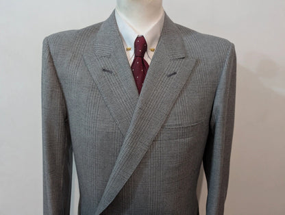 Adorable costume croisé gris en flanelle