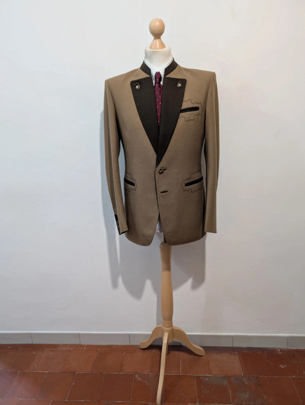 Exceptionnel costume autrichien