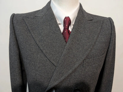 Légendaire costume croisé gris en flanelle lourde