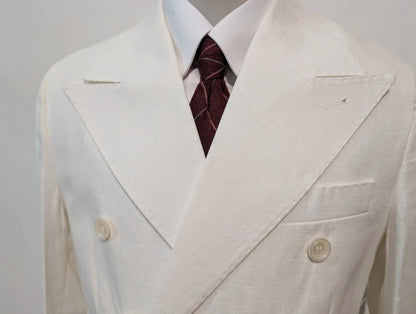 Lumineux costume croisé blanc en lin