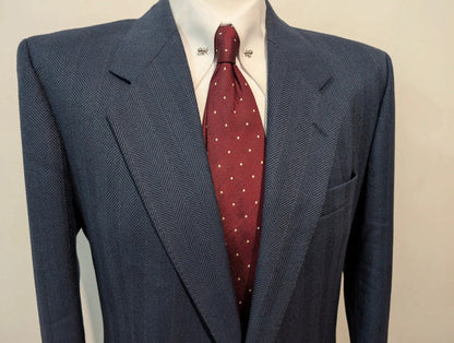 Merveilleux costume bleu marine a chevron