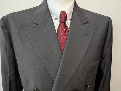 Légendaire costume croisé gris en laine