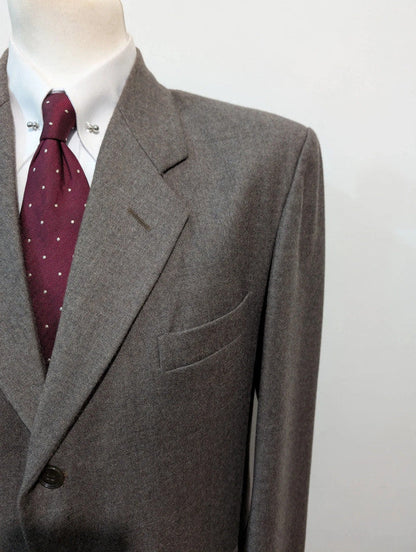 Élégant costume marron en flanelle