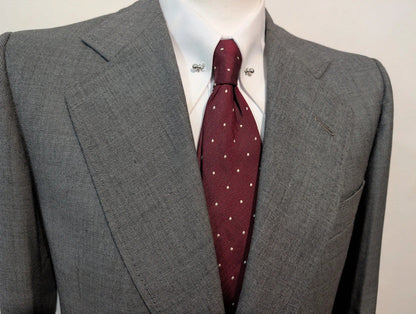 Sympathique costume gris bespoke