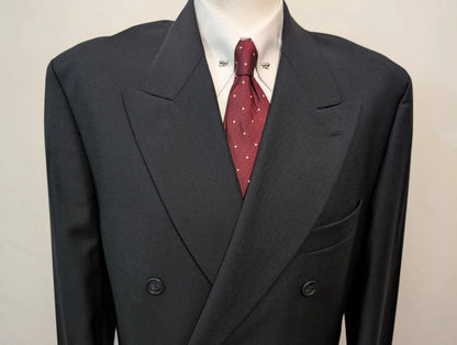 Élégant costume croisé bleu marine en laine